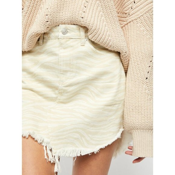 NWT Free People Printed Bailey Denim Mini Skirt - Picture 2 of 8
